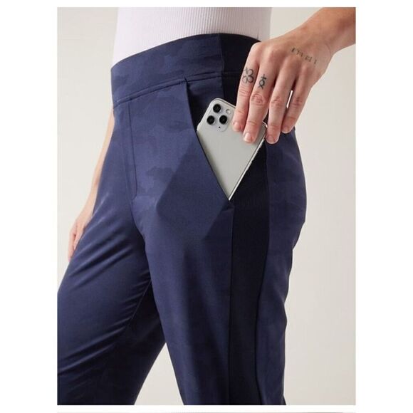 Athleta Brooklyn Heights Navy Blue Camo Jogger Pants Size 12 - Picture 3 of 9